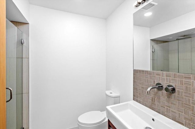 1560 Hawk View Dr, Encinitas, CA 92024