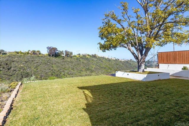 1560 Hawk View Dr, Encinitas, CA 92024