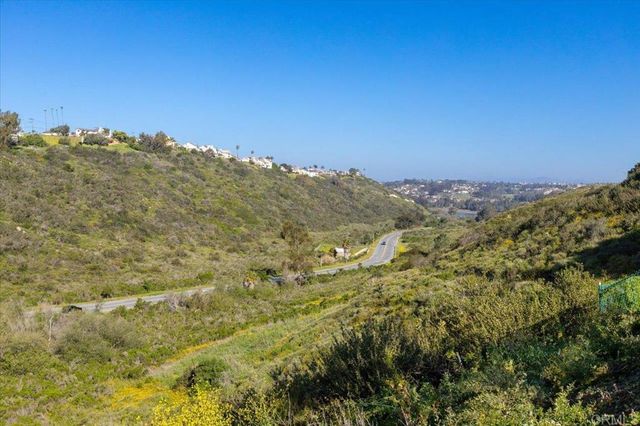 1560 Hawk View Dr, Encinitas, CA 92024