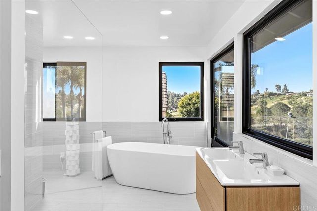 1560 Hawk View Dr, Encinitas, CA 92024