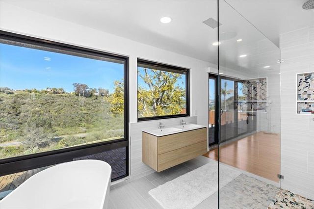 1560 Hawk View Dr, Encinitas, CA 92024