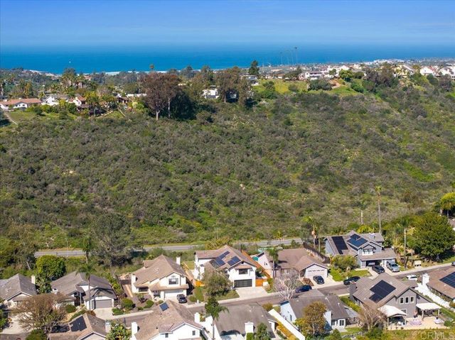 1560 Hawk View Dr, Encinitas, CA 92024