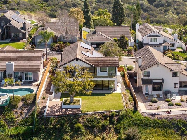 1560 Hawk View Dr, Encinitas, CA 92024