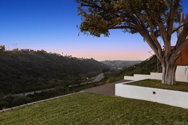 1560 Hawk View Dr, Encinitas, CA 92024