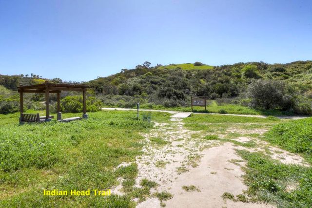 1560 Hawk View Dr, Encinitas, CA 92024