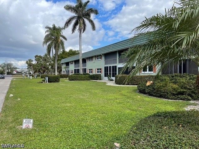 200 Valley Stream DR 8B, Naples, FL 34113