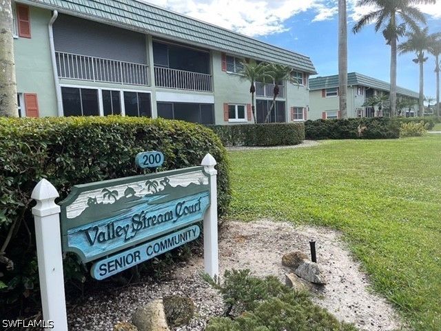 200 Valley Stream DR 8B, Naples, FL 34113
