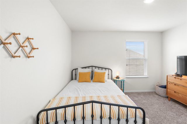 196 Sweetleaf DR, Buda, TX 78610