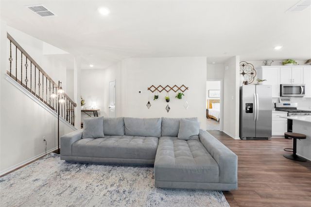 196 Sweetleaf DR, Buda, TX 78610