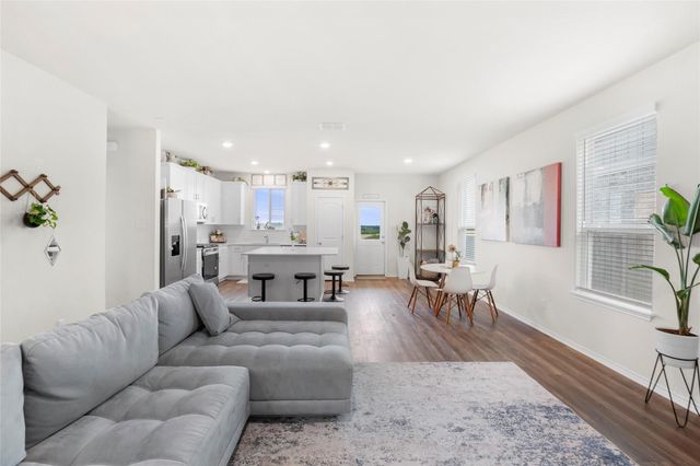 196 Sweetleaf DR, Buda, TX 78610