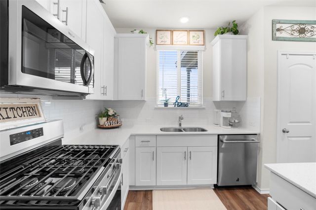 196 Sweetleaf DR, Buda, TX 78610