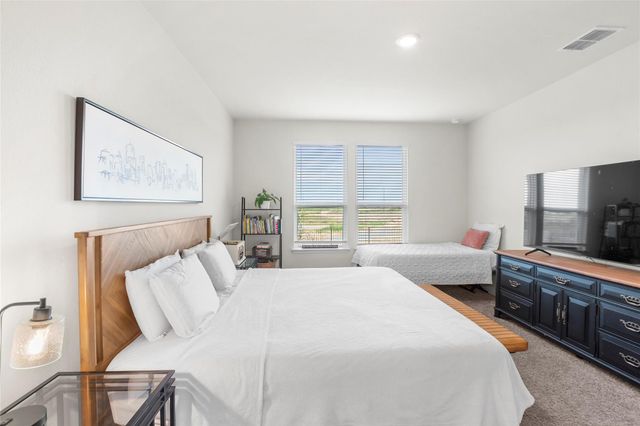 196 Sweetleaf DR, Buda, TX 78610