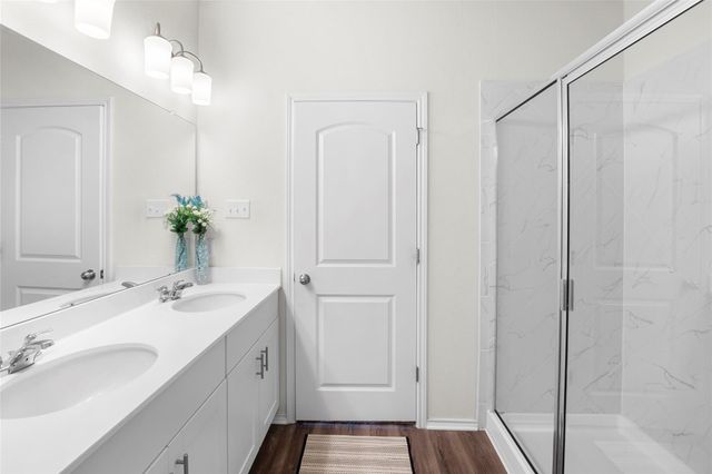 196 Sweetleaf DR, Buda, TX 78610