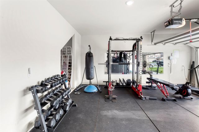 196 Sweetleaf DR, Buda, TX 78610