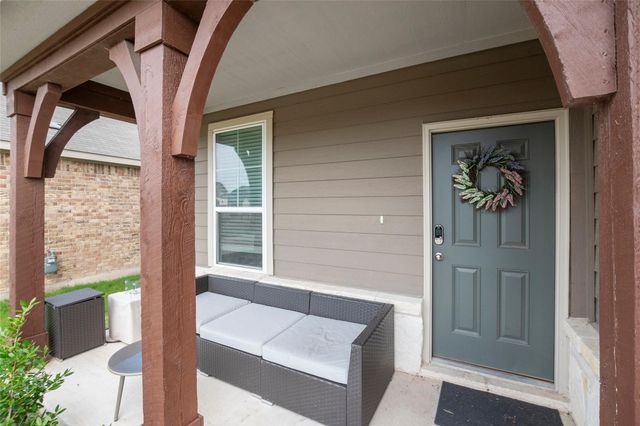 196 Sweetleaf DR, Buda, TX 78610