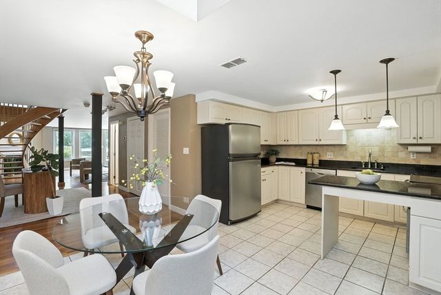 75 Page Rd 13, Bedford, MA 01730