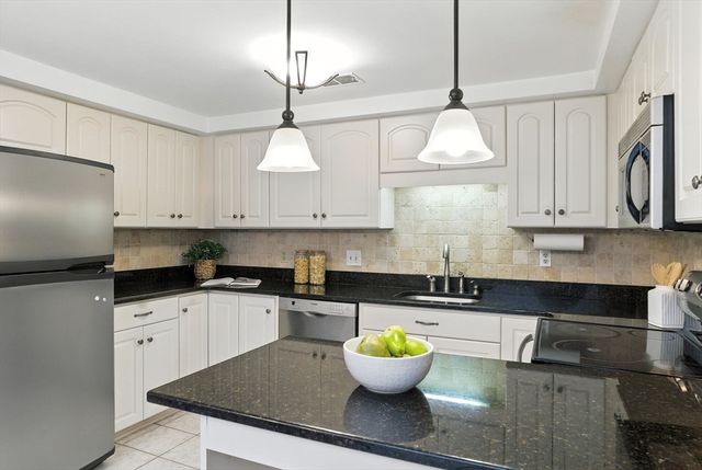 75 Page Rd 13, Bedford, MA 01730