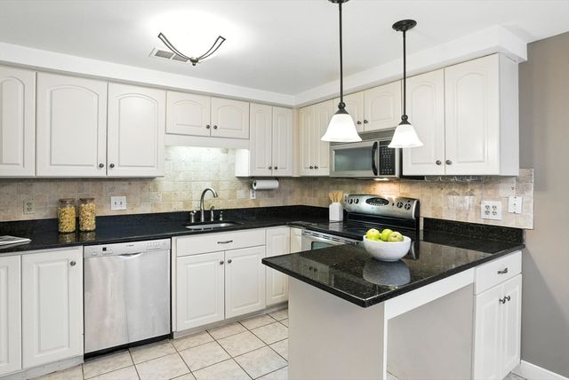 75 Page Rd 13, Bedford, MA 01730