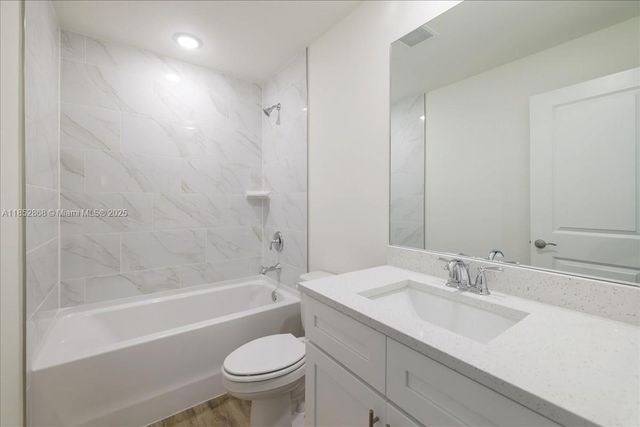 2107 NW 20th Ter, Cape Coral, FL 33993