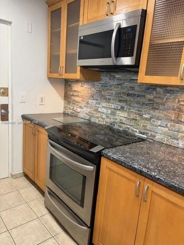 1407 NE 56th St 301, Fort Lauderdale, FL 33334