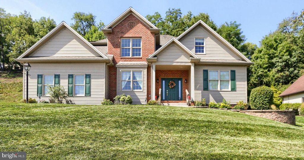 1018 COUNTRY CLUB RD, Camp Hill, PA 17011