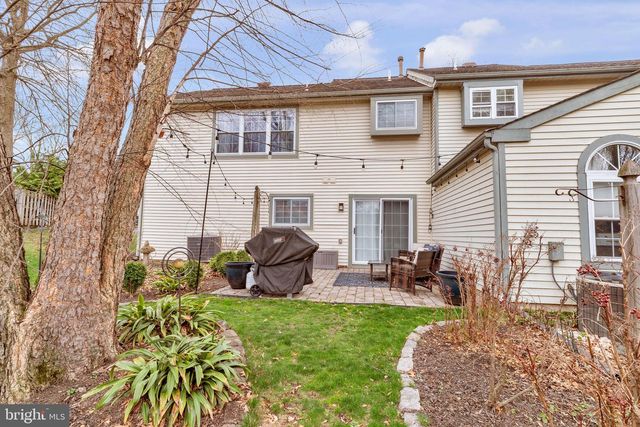 41 LAUREL CIR, Newtown, PA 18940