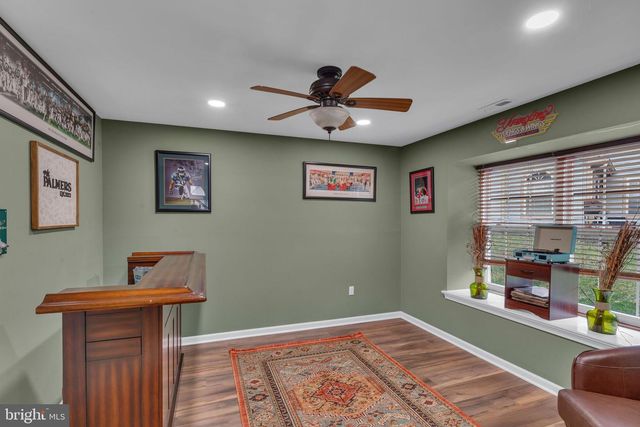 41 LAUREL CIR, Newtown, PA 18940