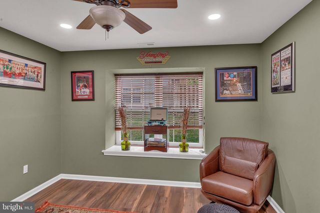 41 LAUREL CIR, Newtown, PA 18940