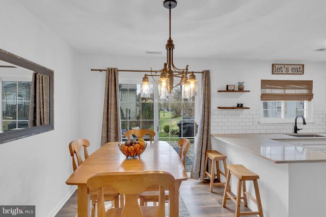 41 LAUREL CIR, Newtown, PA 18940