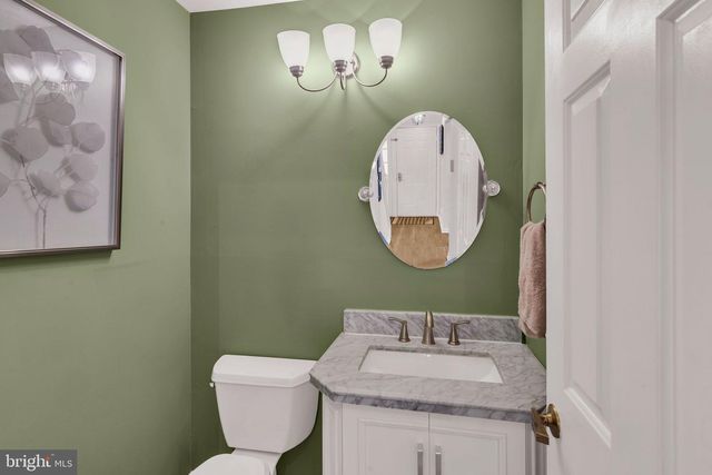 41 LAUREL CIR, Newtown, PA 18940