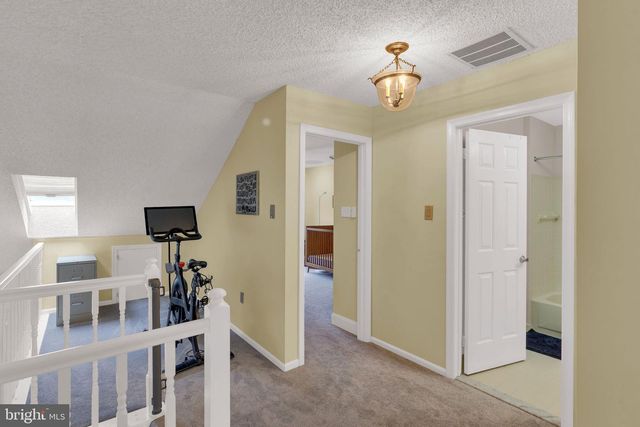 41 LAUREL CIR, Newtown, PA 18940