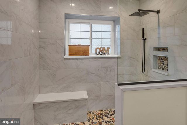 41 LAUREL CIR, Newtown, PA 18940