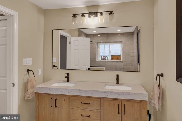 41 LAUREL CIR, Newtown, PA 18940