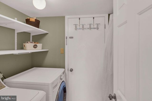 41 LAUREL CIR, Newtown, PA 18940