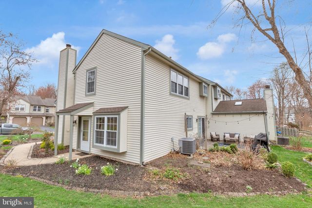 41 LAUREL CIR, Newtown, PA 18940