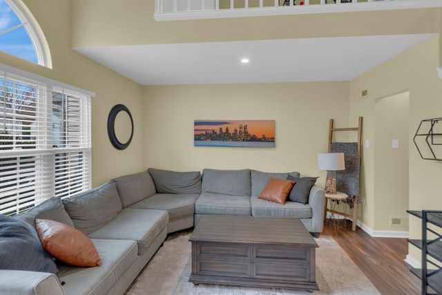 41 LAUREL CIR, Newtown, PA 18940