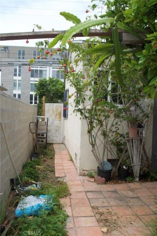4130 Redwood Avenue, Los Angeles, CA 90066