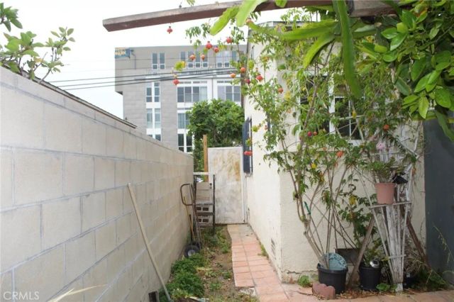 4130 Redwood Avenue, Los Angeles, CA 90066