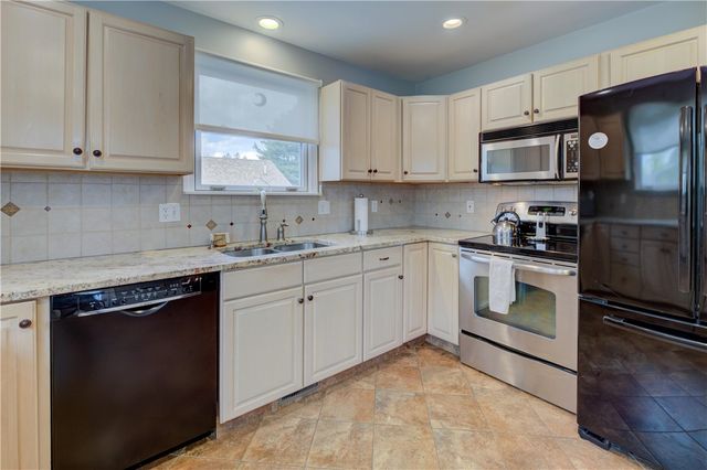 110 Lake View Road, Cranston, RI 02920