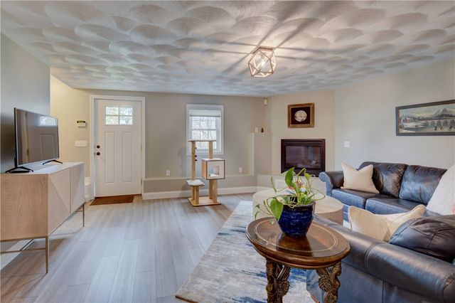 110 Lake View Road, Cranston, RI 02920