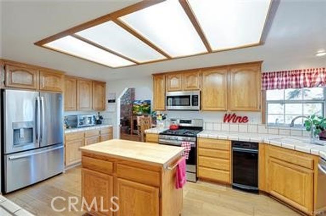 615 San Benito, Lake Arrowhead, CA 92352
