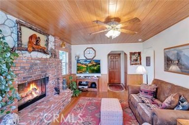 615 San Benito, Lake Arrowhead, CA 92352