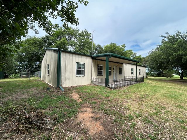250 County Road 2426, Como, TX 75431