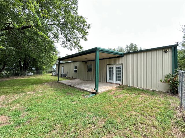 250 County Road 2426, Como, TX 75431