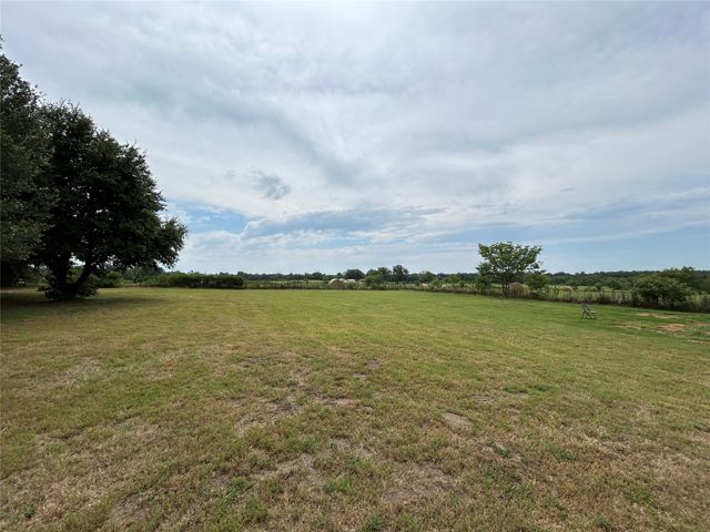 250 County Road 2426, Como, TX 75431