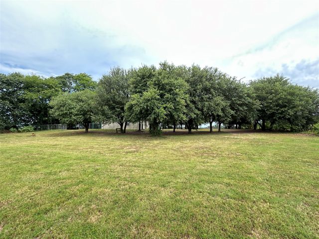 250 County Road 2426, Como, TX 75431
