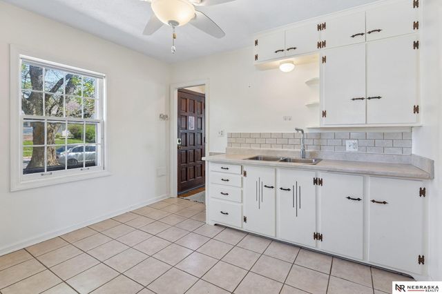 2812 N 58th Street, Omaha, NE 68104