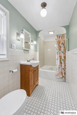 2812 N 58th Street, Omaha, NE 68104