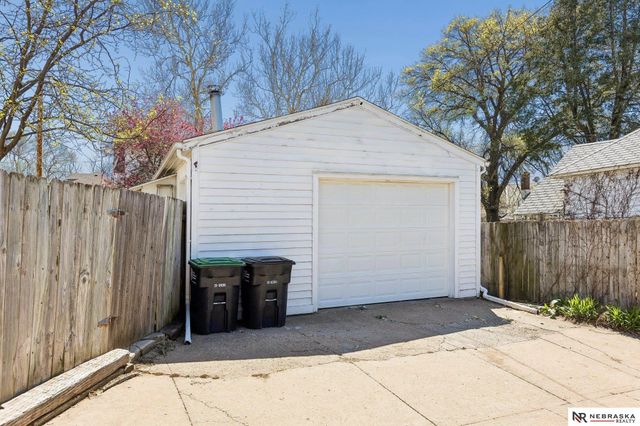 2812 N 58th Street, Omaha, NE 68104