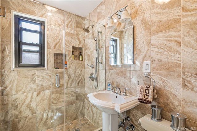 15-49 160th Street 6-145, Whitestone, NY 11357